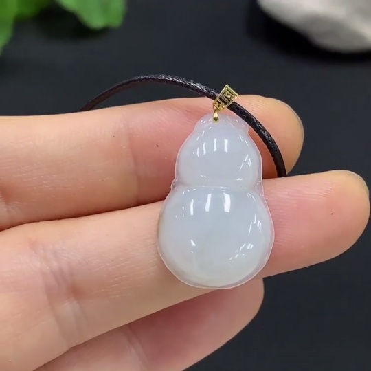 F28268018 Jadeite Gourd Pendant 18K