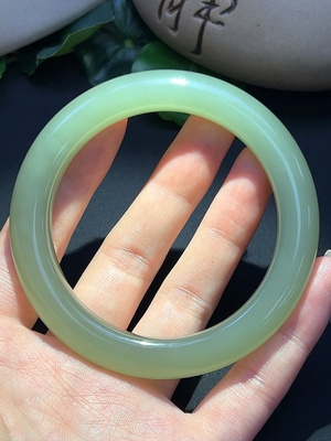 H46529217 和田玉正圈手镯 圈口58.7mm 总重约60.37g