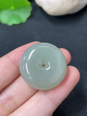 H46574782 和田玉挂件 平安扣   货品总重约14.9g