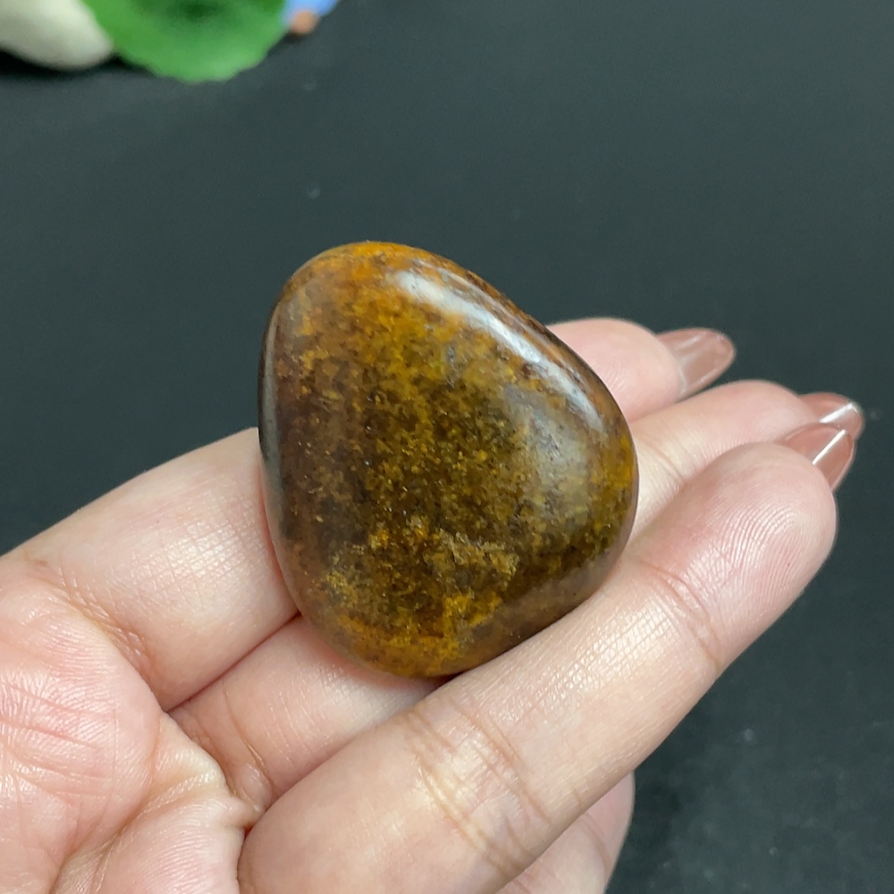 H34010445 Hetian Jade, undetermined origin of skin color, contains other mineral components, total weight approximately 42.3g