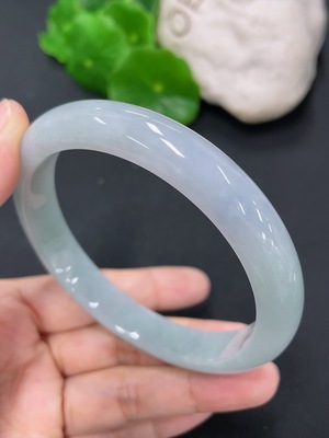F41934277 翡翠正圈手镯 圈口60mm 货品总约重48.33g