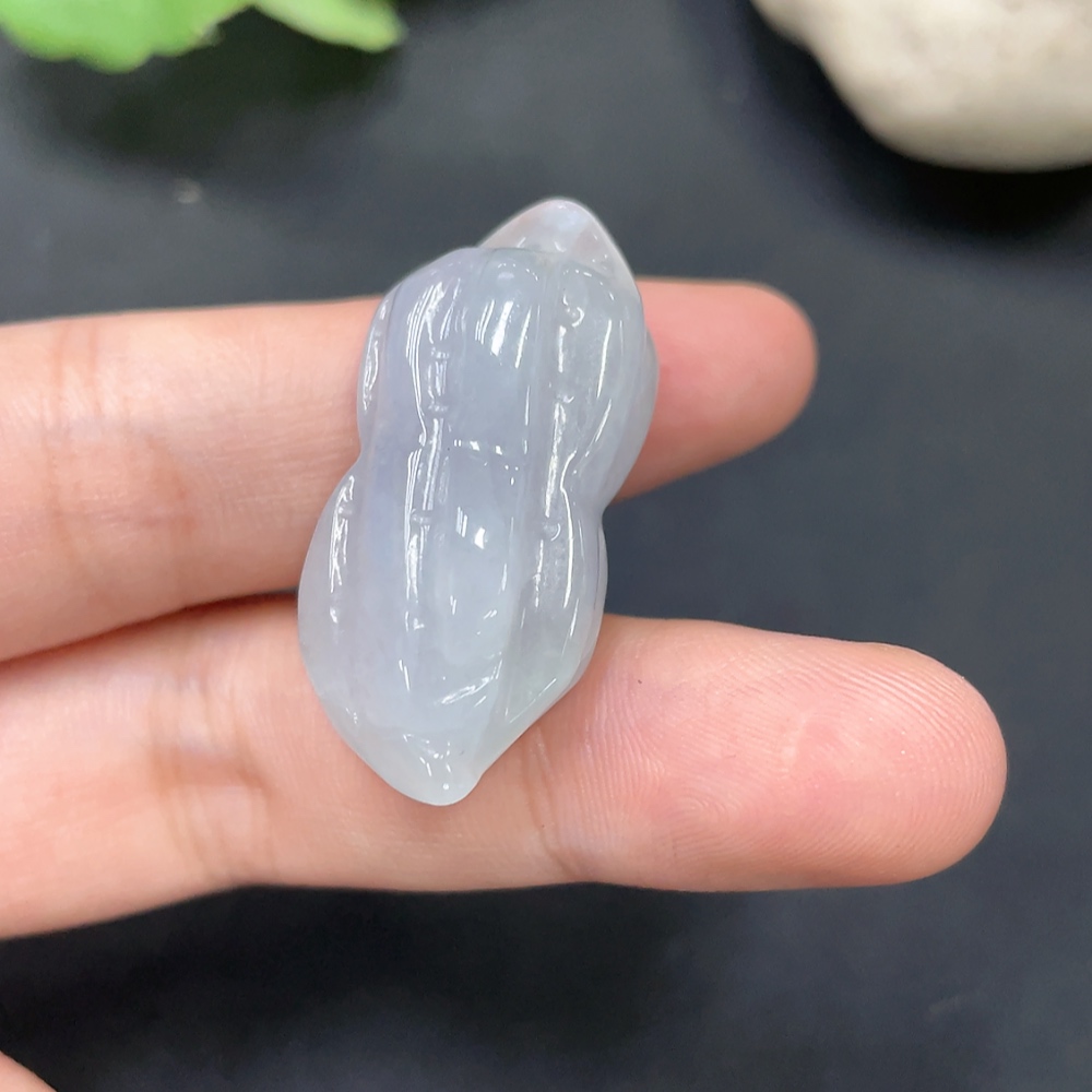 F16761204 Jadeite Peanut Pendant Total Weight 13.084g