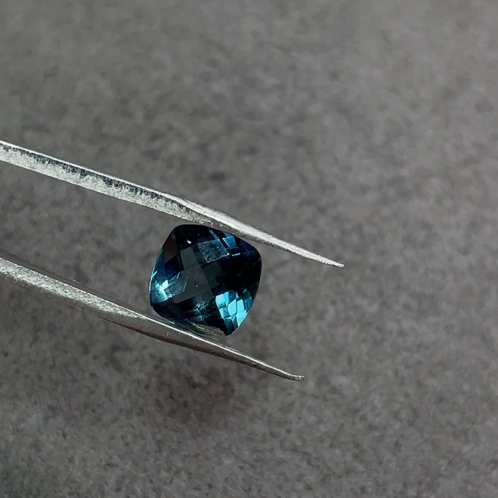 C33923135 Topaz Rough Stone, Color Origin Undetermined, Total Weight Approximately 2.725 Carats