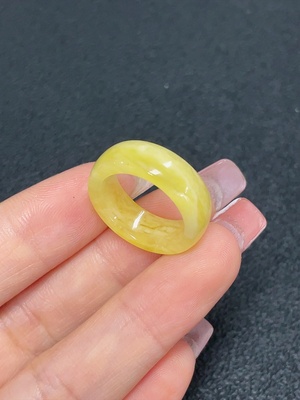C41833492 琥珀蜜蜡戒圈 货品总重约1.28克 圈口13