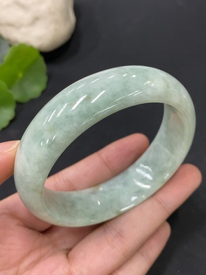 F28198108 Jadeite Round Bangle