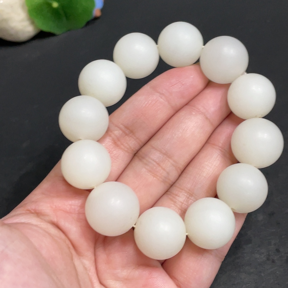 H29398656 Hetian Jade Bracelet, Approx. 17.5 mm Beads, Total Weight Approx. 104.2g