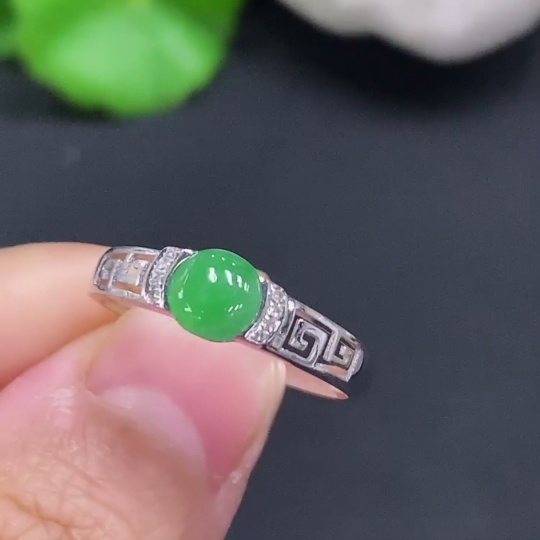 F26972734 Jadeite Cabochon Inlaid Ring 18K Gold Size 17 Total Weight Approx. 2.2g