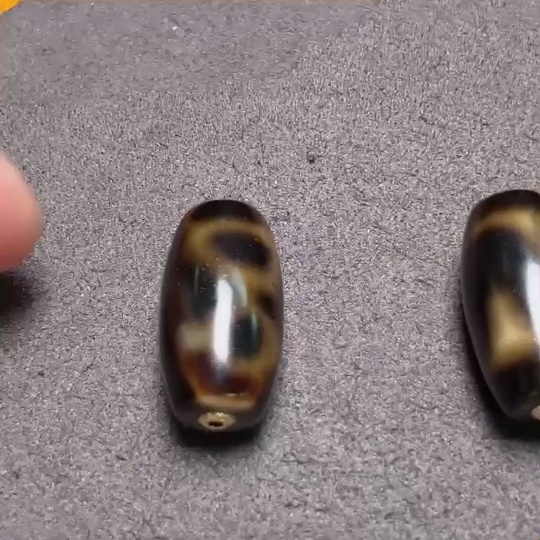 W33843635 Dzi Bead Pendant 50% Gold Content Total Weight Approx. 7.2g Sell as a Lot