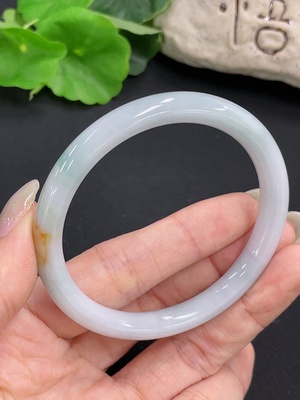 F42970789 翡翠圆条手镯 修补 货品总重约28.46g  圈口54.6