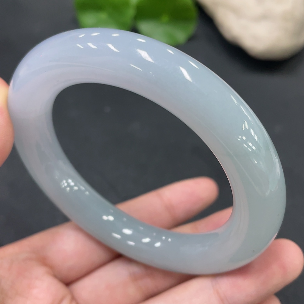 F21382827 Jadeite Round Bangle Size 56.5 Total Weight 82.885g