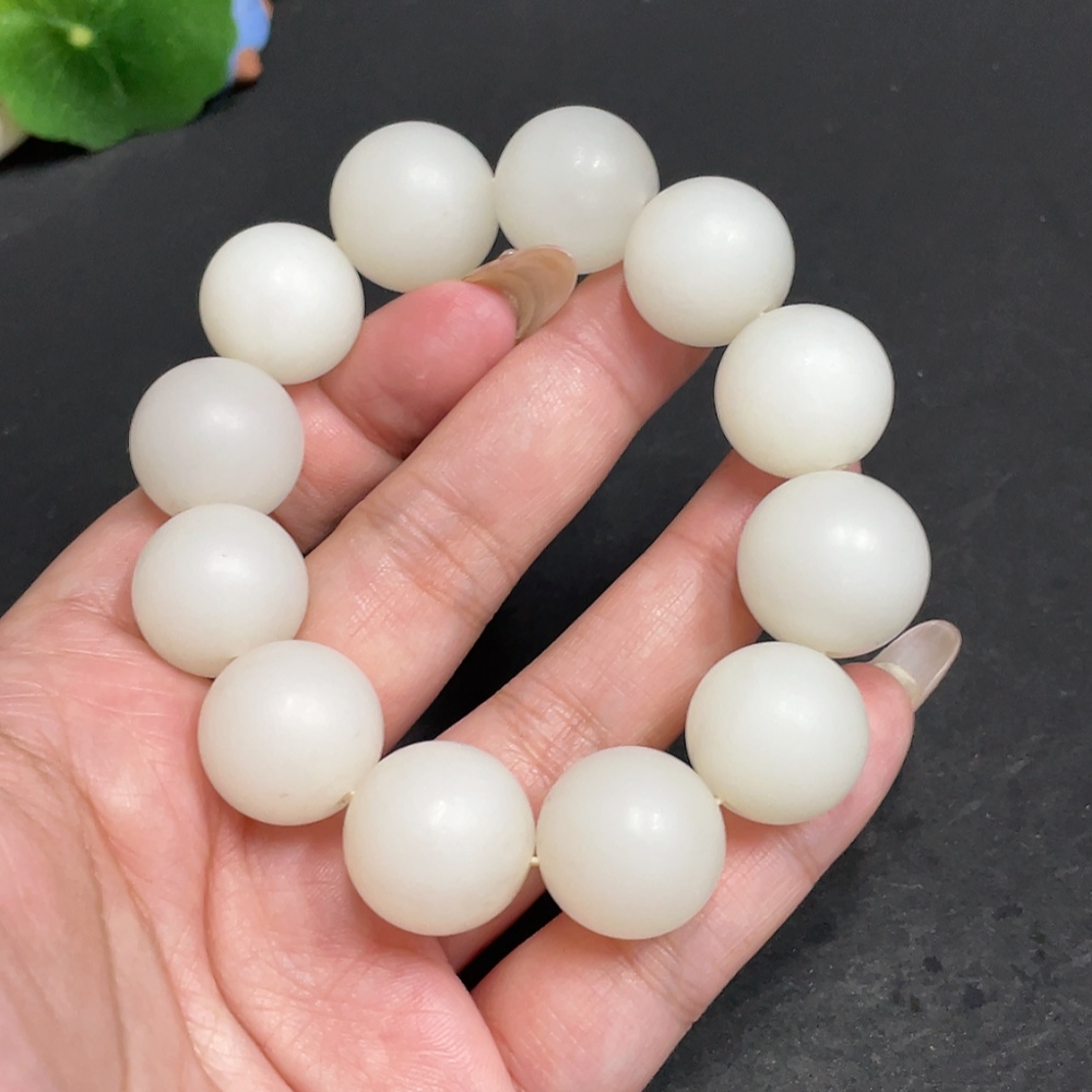 H29398656 Hetian Jade Bracelet, Approx. 17.5 mm Beads, Total Weight Approx. 104.2g