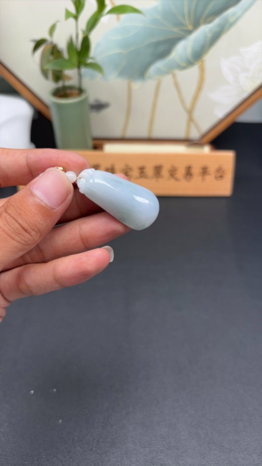 F33894142 Jadeite Auspicious Melon Pendant Total Weight Approx. 14.2g (Non-Gold Inlaid)