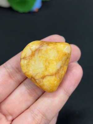 H45444660 和田玉 皮色成因未定 含其他矿物成分 货品总重约28.1g
