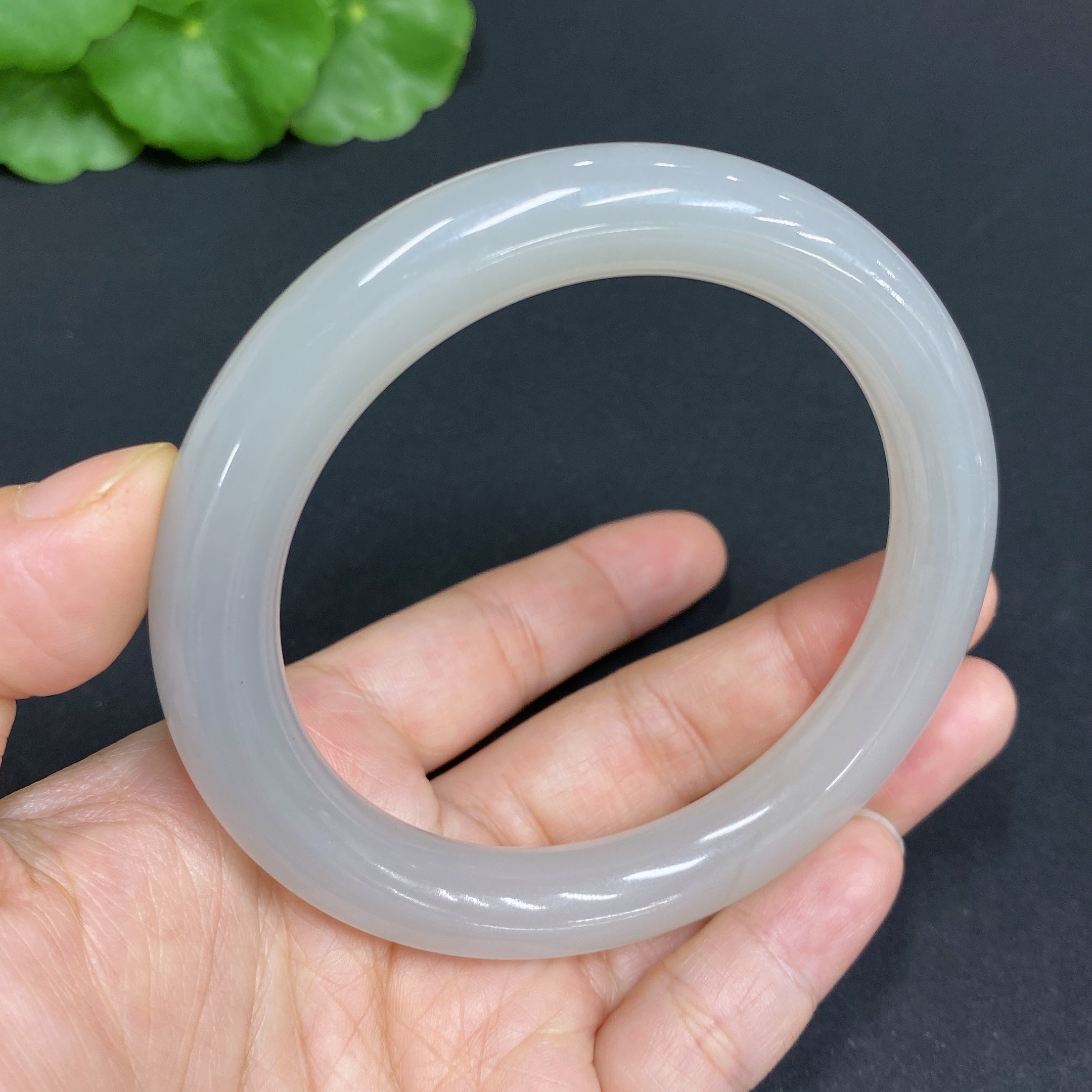 H33845531 Hetian Jade Round Bangle 59.4mm 56.4g