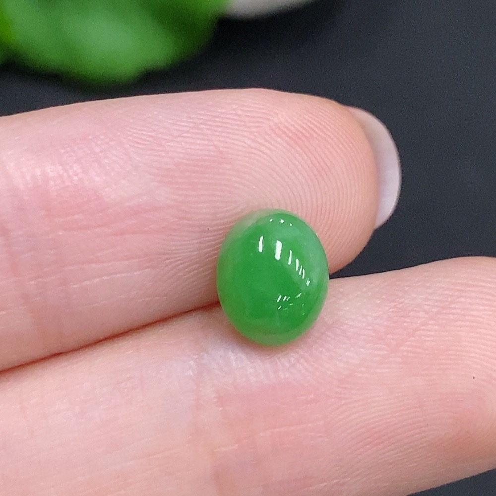 F34969171 Jadeite cabochon, total weight approximately 0.3g