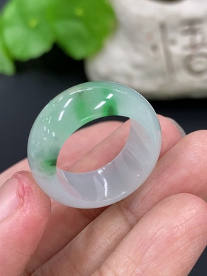 F42952557 翡翠指环 货品总重约6.26g 含其它矿物成分 15圈口