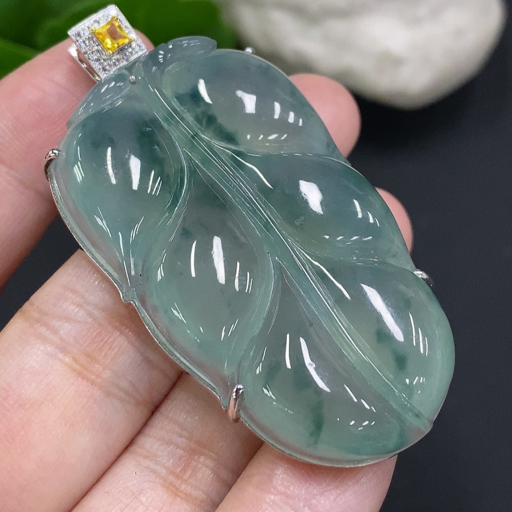 F34069778 Jadeite Leaf Inlay Pendant