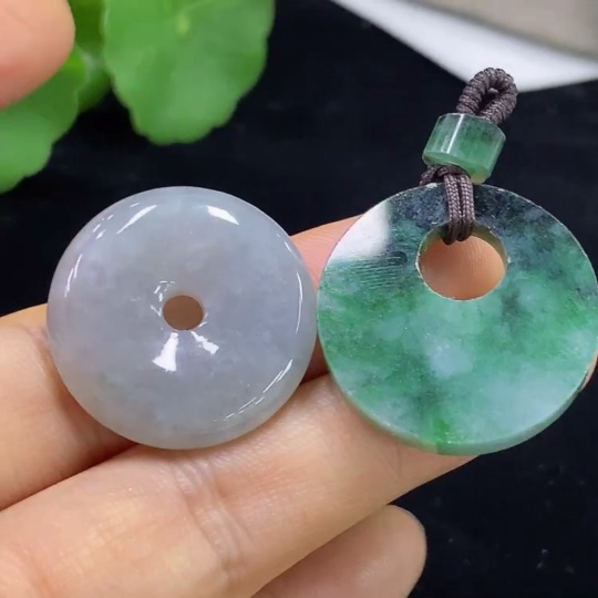 F34024628 Jadeite Pendant Sell as a Lot with Other Mineral Components