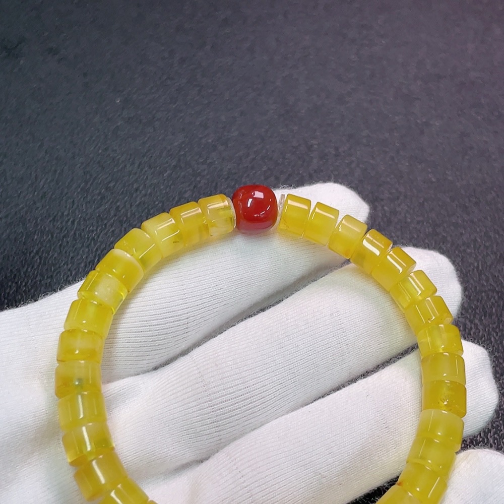 C33852072 Amber Beeswax Bracelet with Non-Natural Accent Stones, Total Weight Approx. 10.31g, Size About 7.6mm