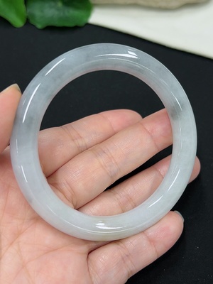 F46546664 翡翠圆条手镯 货品总重约47.45g 55.3圈口