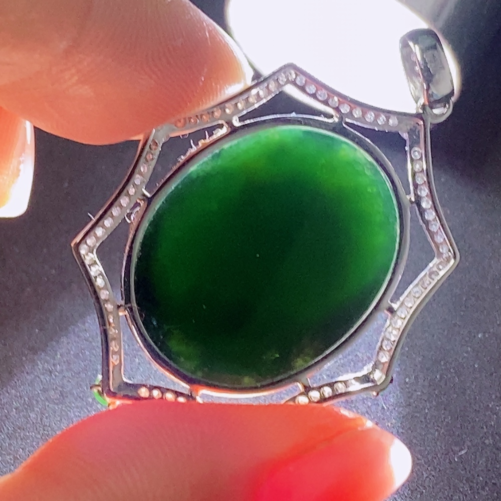 F35088181 Jadeite Bezel-set Cabochon Pendant in 18k Gold with Diamond Accents, Total Weight Approx. 5.425g