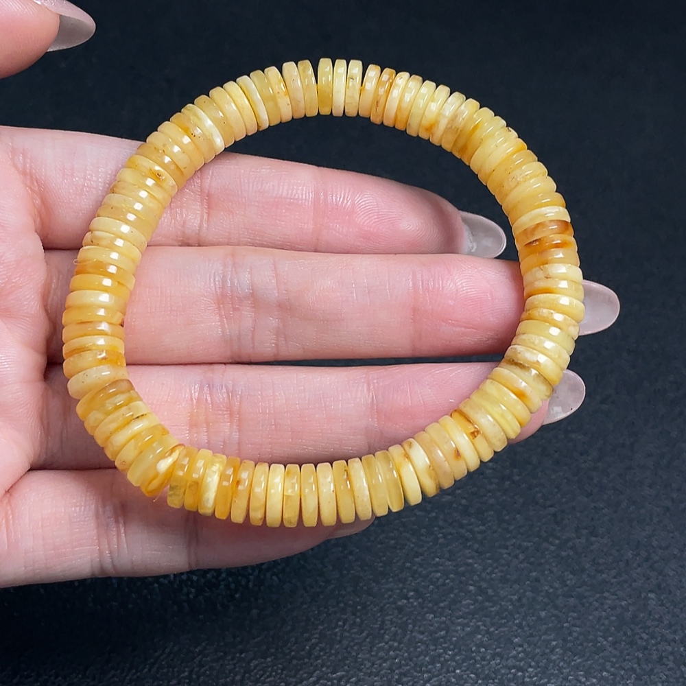 C32744792 Amber Beeswax Bracelet Total Weight About 8.91g Size About 8.1mm