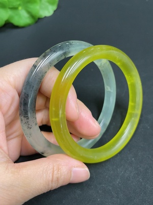 H34051866 Xiuyu (Serpentine Jade) Round Bangle
