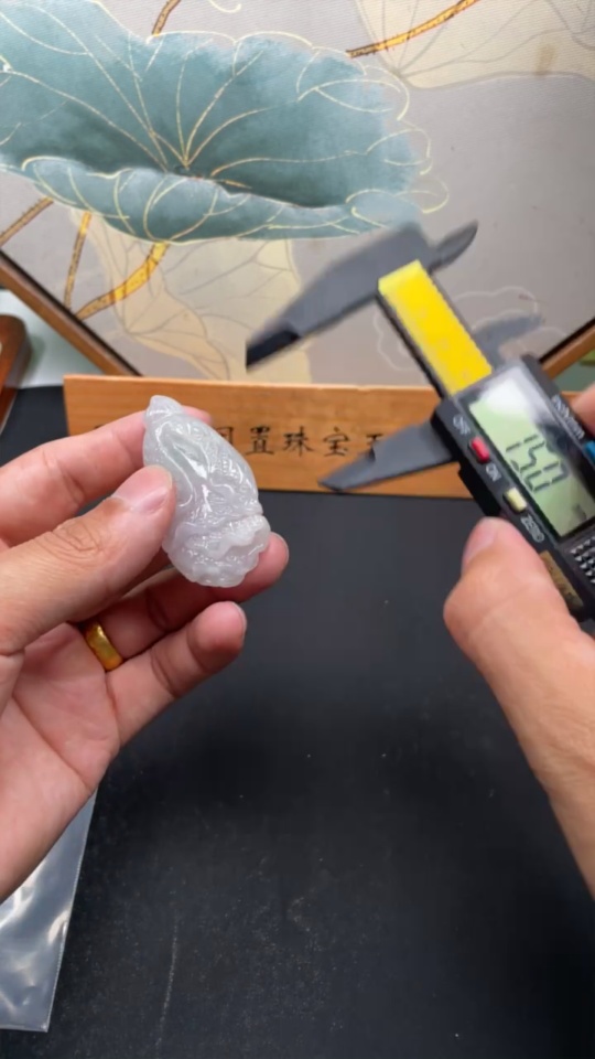 F35089898 Jadeite cabbage pendant, total weight approximately 22.8g