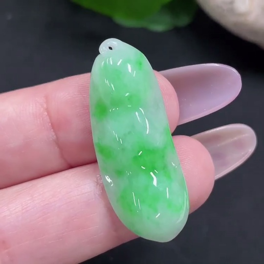 F35128093 Jadeite Lucky Bean Pendant Total Weight Approximately 4.19g