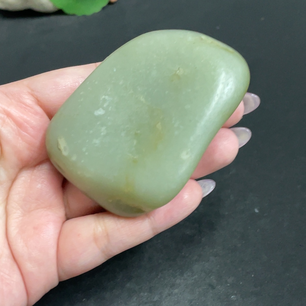 H33863294 Hetian Jade with other mineral components, undetermined skin color origin, total weight approx. 152.4g