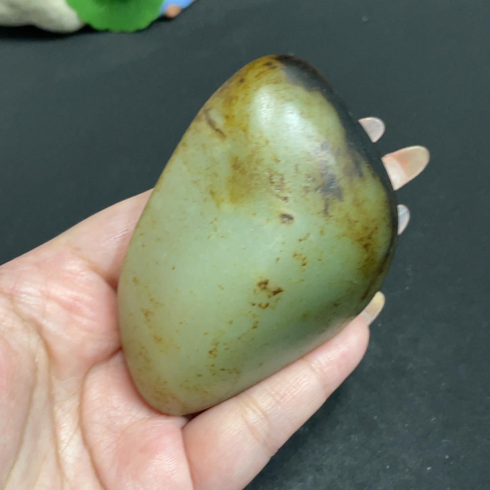 H32804534 Hetian Jade containing other mineral components with undetermined skin color cause, total weight about 221.4g