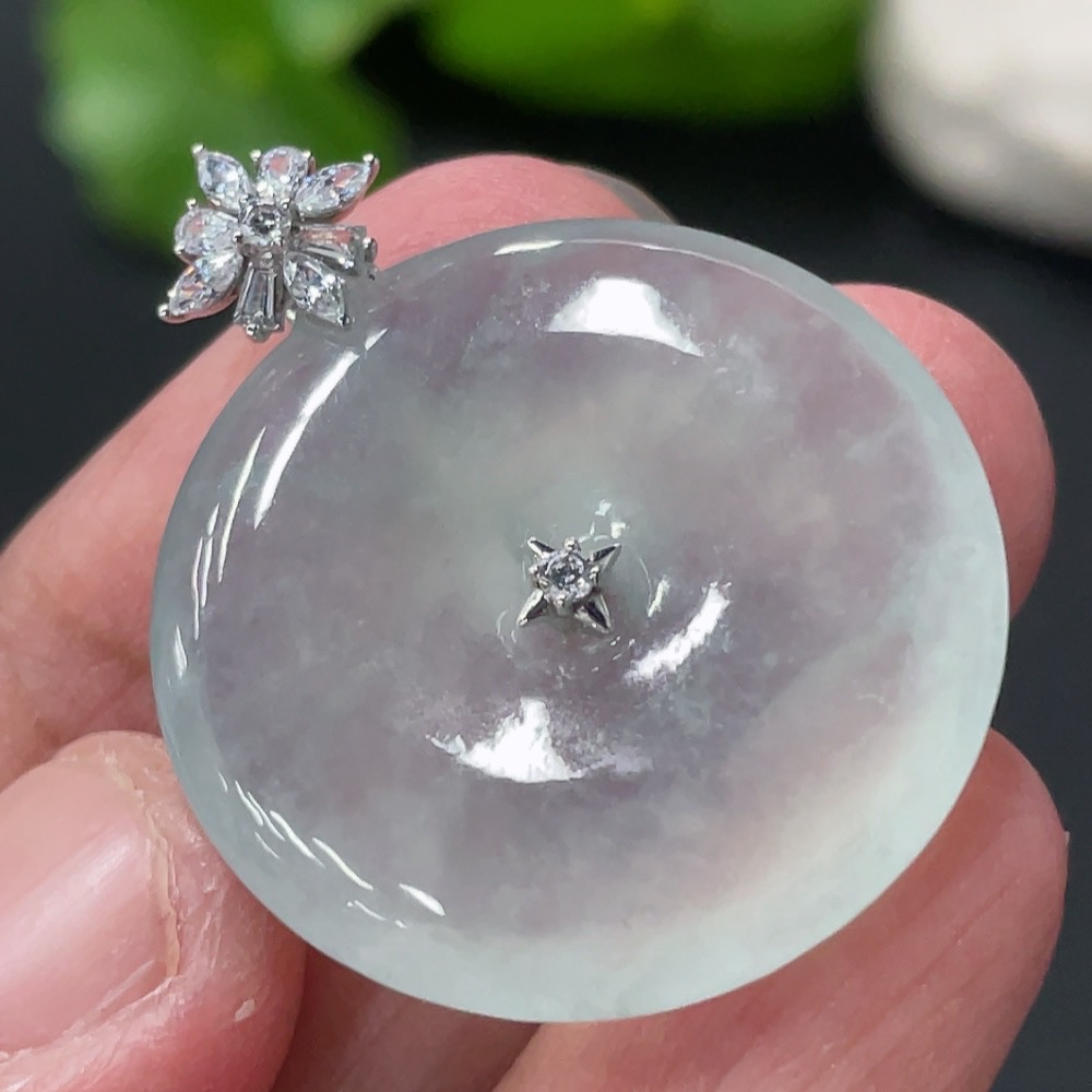 F30520492 Jadeite Peace Knot Pendant with 18K Gold Setting, Non-Diamond, Total Weight Approx. 6.97g