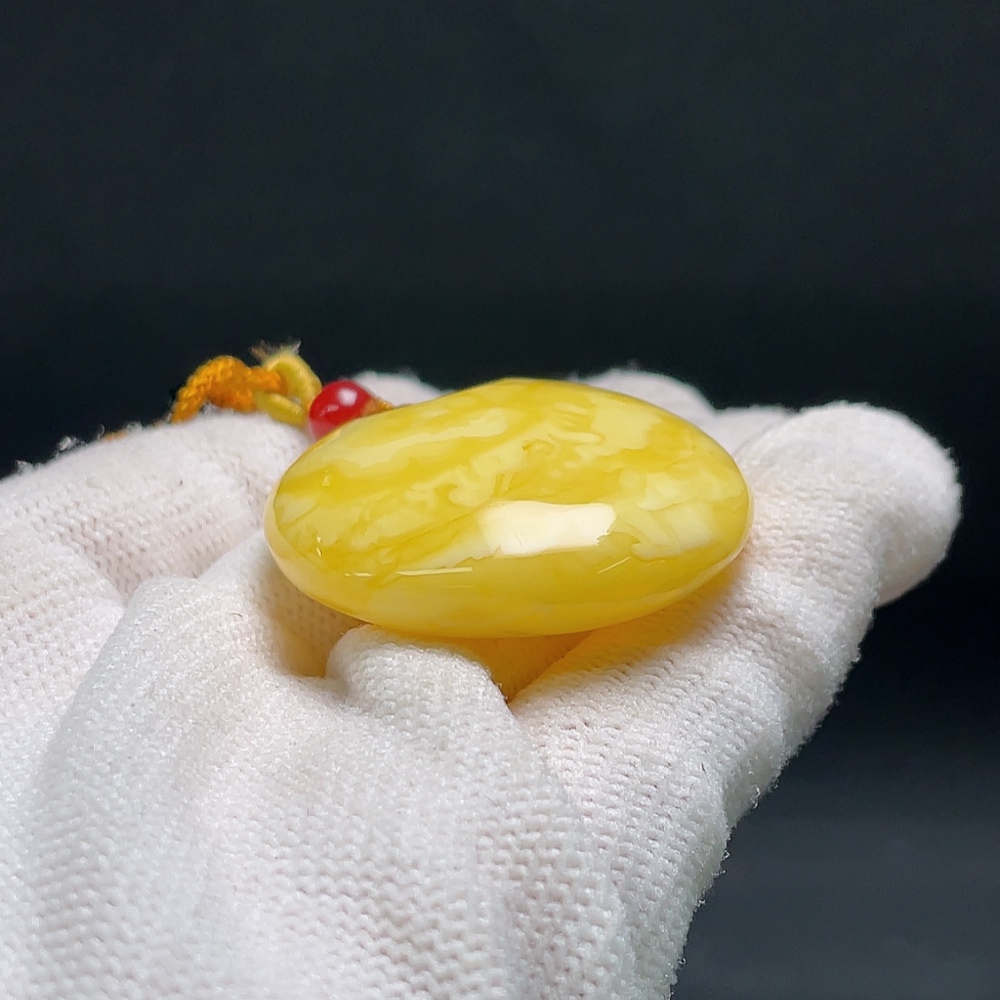 C34993437 Amber Beeswax Pendant Total Weight Approx. 12.62g with Rope