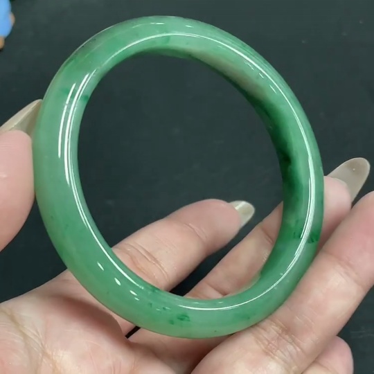 H28308479 African Emerald (Dulong Jade) Round Bracelet