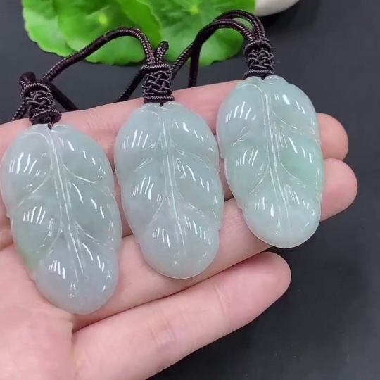 F25893167 JadeiteLeaf Pendant
