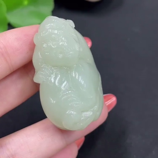 H34017326 Hetian Jade Pendant, Auspicious Beast, Total Weight: Approx. 43.9g