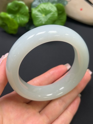 H42980439 和田玉正圈手镯 圈口58.5g 总重约109.1g