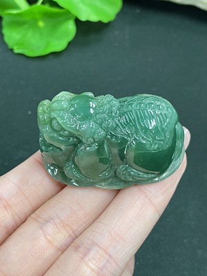 F41816841 翡翠貔貅挂件 一手走 货品总重约55.24克