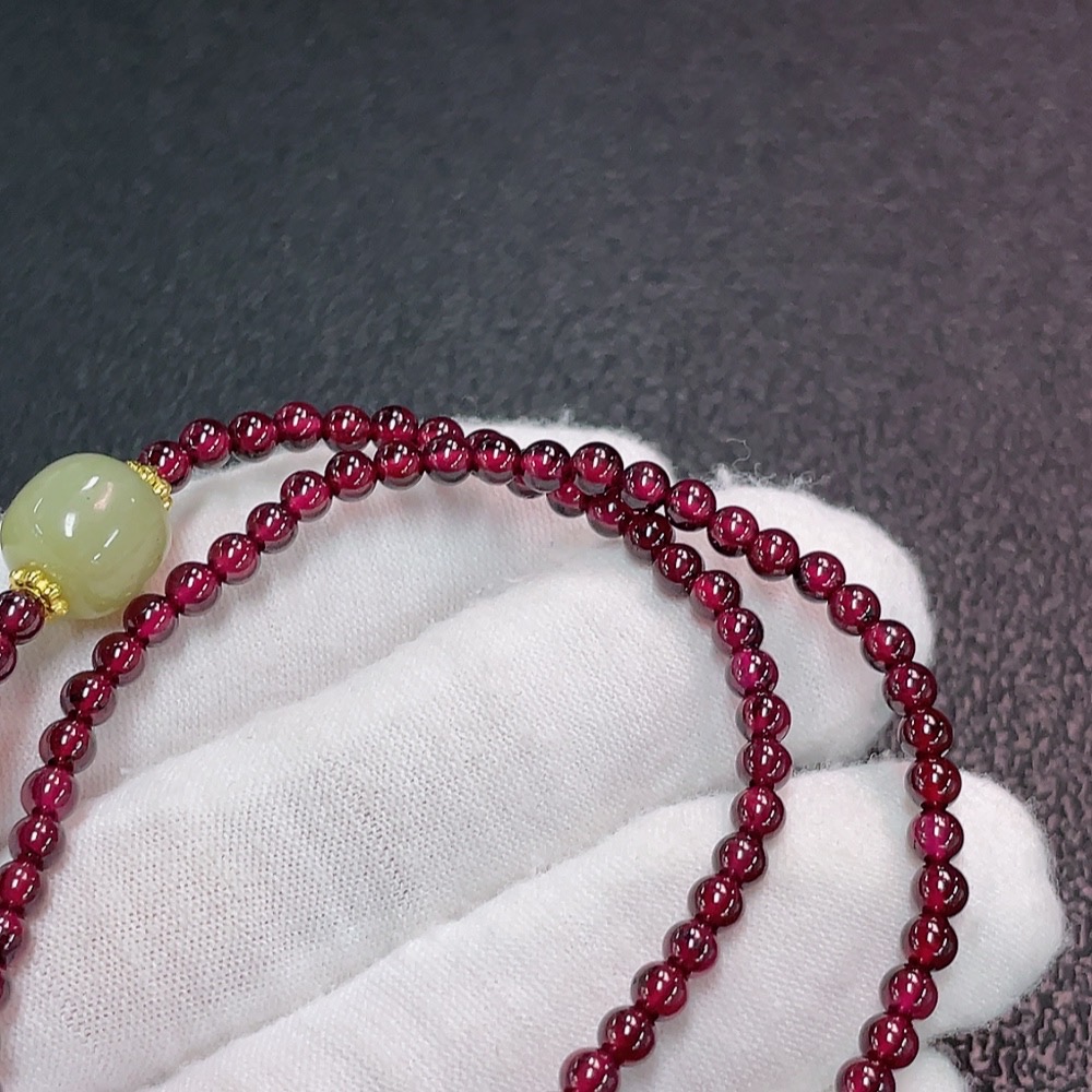 C32743687 Garnet bead chain with Hetian jade, non-gold, total weight approximately 11.08g, bead size about 3.5mm