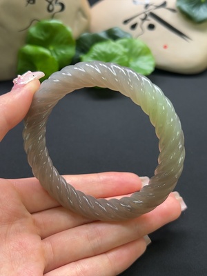 H41917114 和田玉麻花正圈手镯 内径56.7mm 总重约50.6g