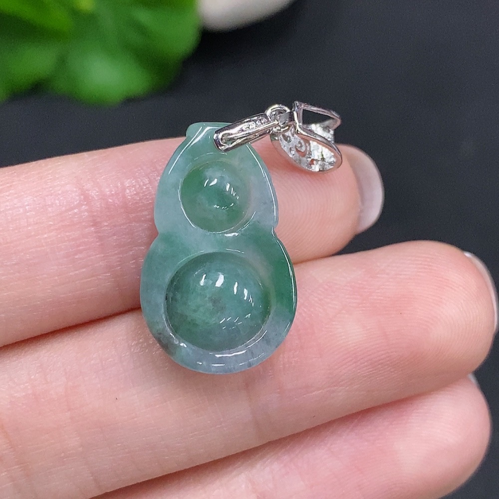 F34003362 Jadeite Gourd Pendant Non-Gold Inlaid Total Weight Approx. 2.8g