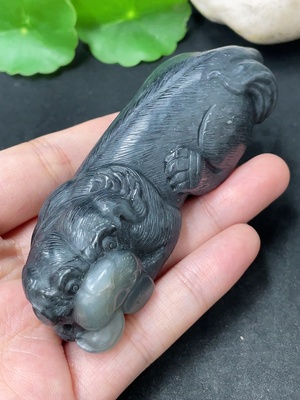 H46574704 和田玉手把件    旺财   货品总重约131g