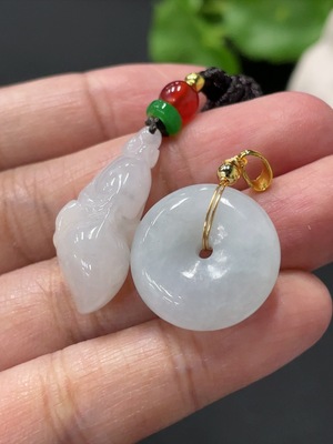 F35081683 Jadeite Pendant Sell as a Lot Non-Gold Beads Non-A