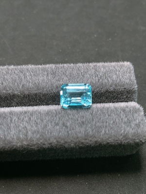 C32765769 Topaz Rough Stone, Color Origin Undetermined, Total Weight Approximately 6.50 Carats