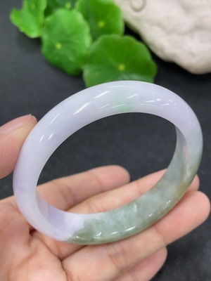 F41857063 翡翠贵妃手镯 圈口51.7/46.8mm 货品总约重39.39g