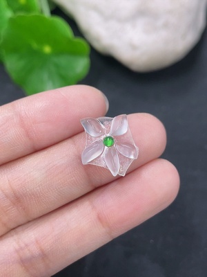 F46568215 翡翠戒面 货品总重约0.38g（含垫纸） 一手走