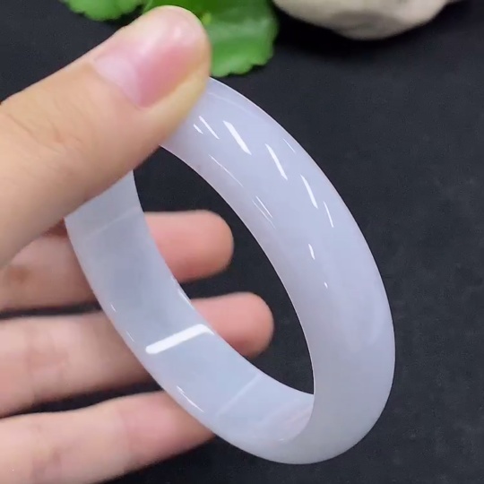 F32820081 Jadeite round bangle, size 56.4, total weight approximately 56.3g