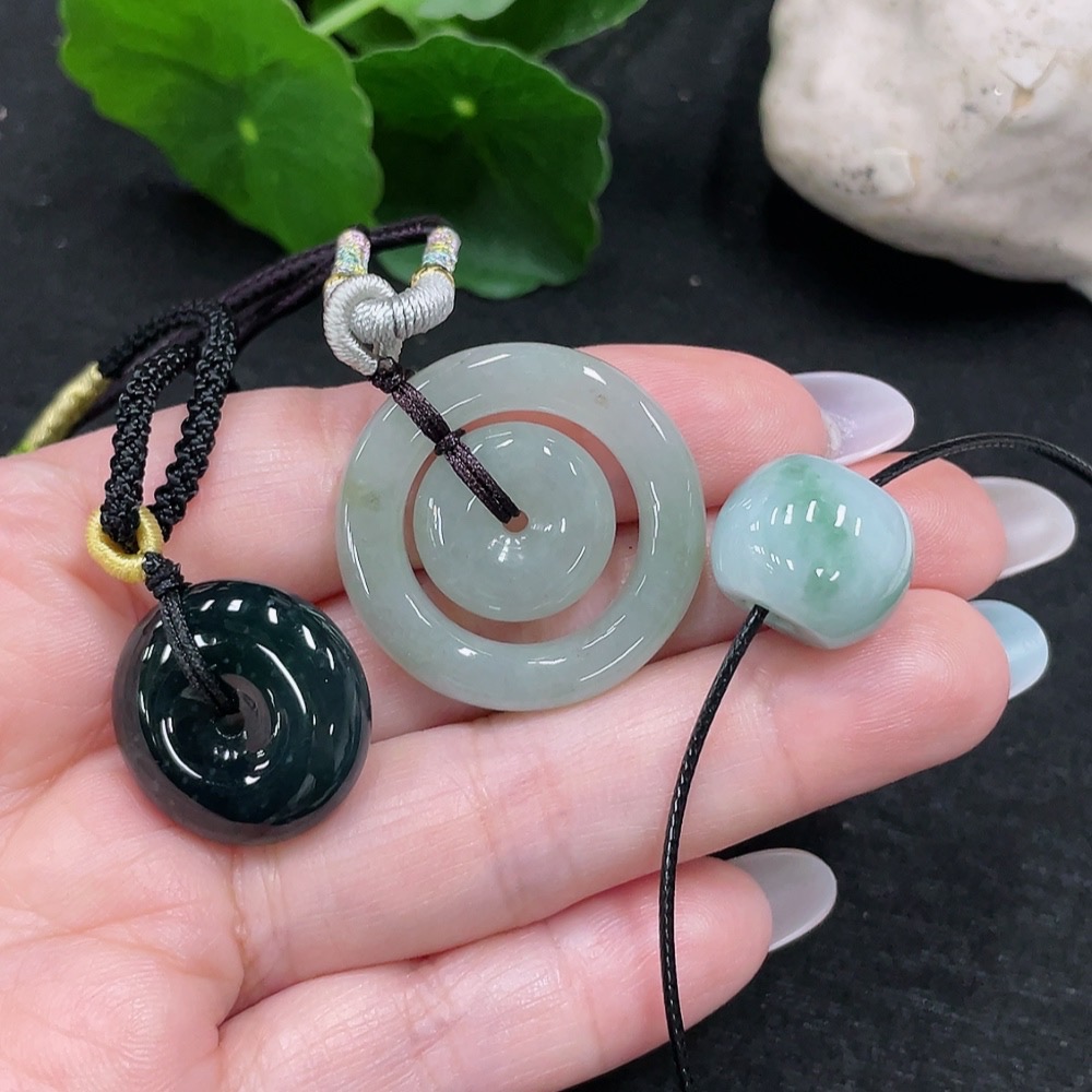 F33873101 Jadeite Pendants Sell as a Lot