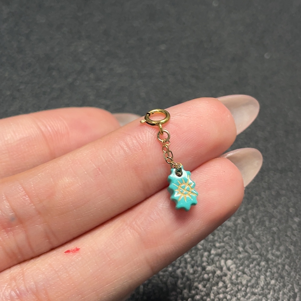 C34041024 Turquoise Pendant, Color Origin Undetermined, Contains Other Mineral Components, Total Weight Approximately 0.29g, Non-Gold