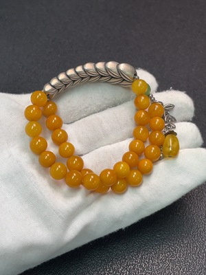 C34038702 Amber Beeswax Bracelet Non-Gold with Hetian Jade, Total Weight Approx. 14.42g, Size About 7.7mm